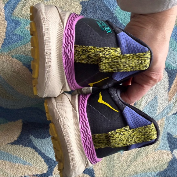 Hoka Women's Black and Teal Athletic Shoes - Picture 6 of 8